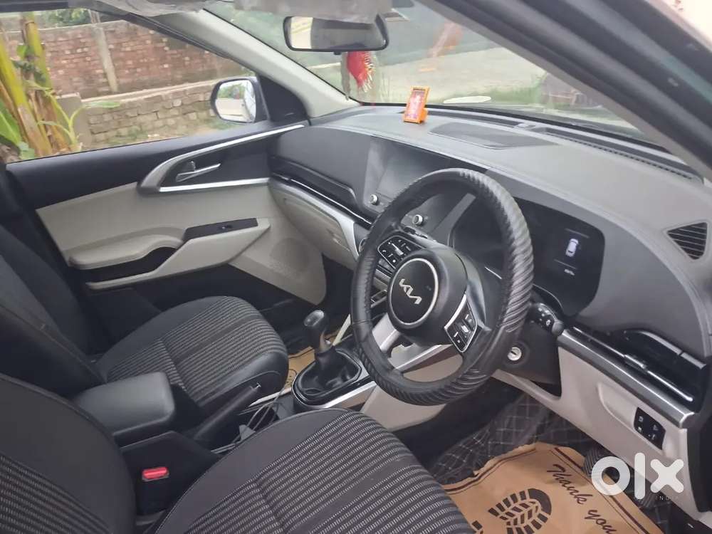 Kia Carens Prestige Petrol 2023