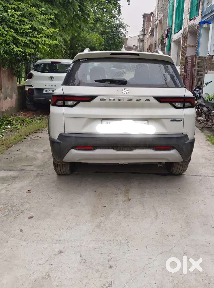 Maruti Suzuki Brezza Zxi +  2024 With Sunroof Excellent Condition