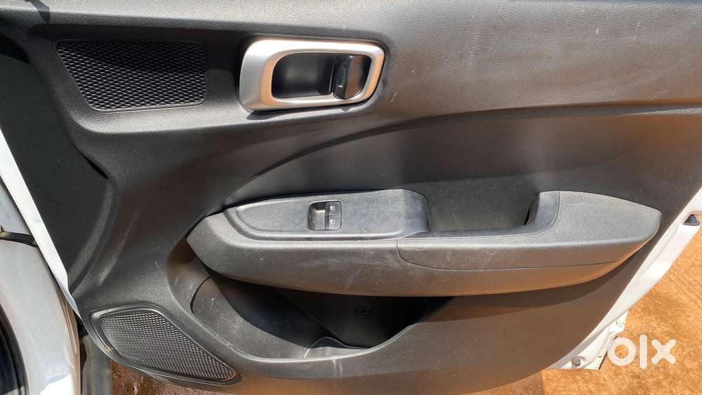 Hyundai Venue E, 2022, Petrol
