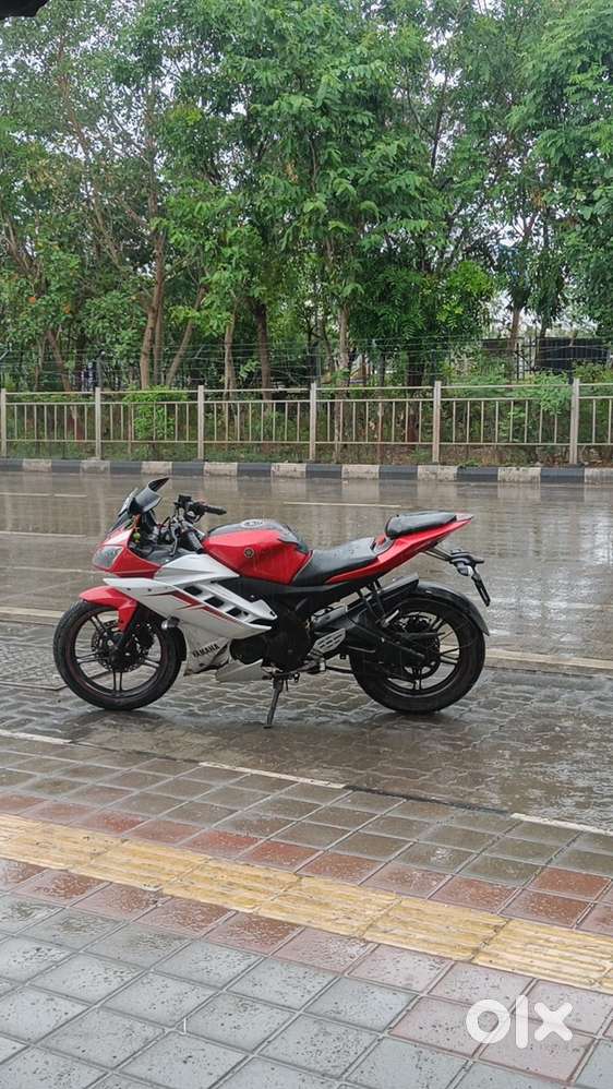 R15 V2 Red &White Motorcycles 1824452503