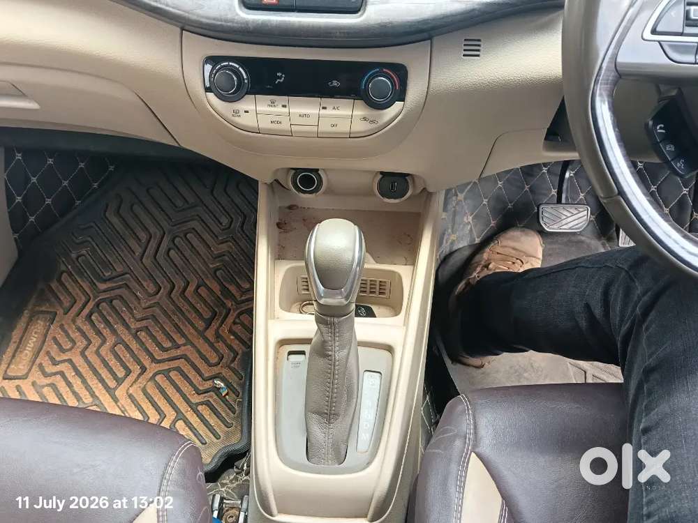 Toyota Rumion (ertiga ) V  Cvt At 2024 Top End