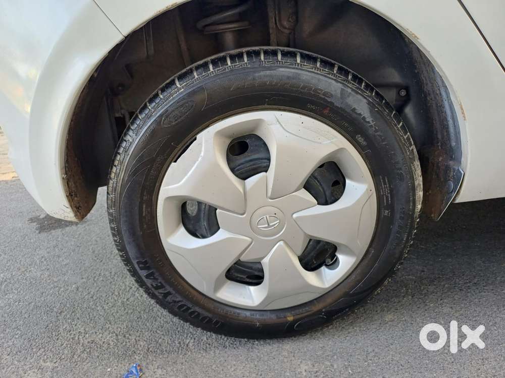Tata Tiago 1.2 Revotron Xt (o), 2016, Petrol