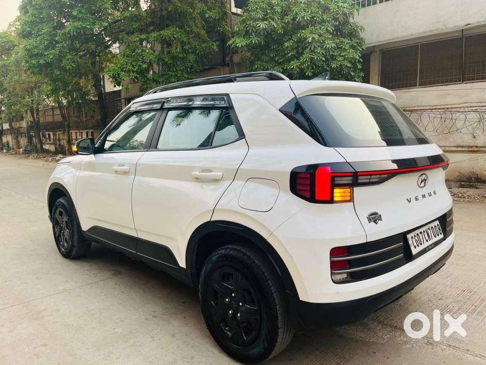 Hyundai Venue S(o) Knight Edition Mt, 2023, Petrol