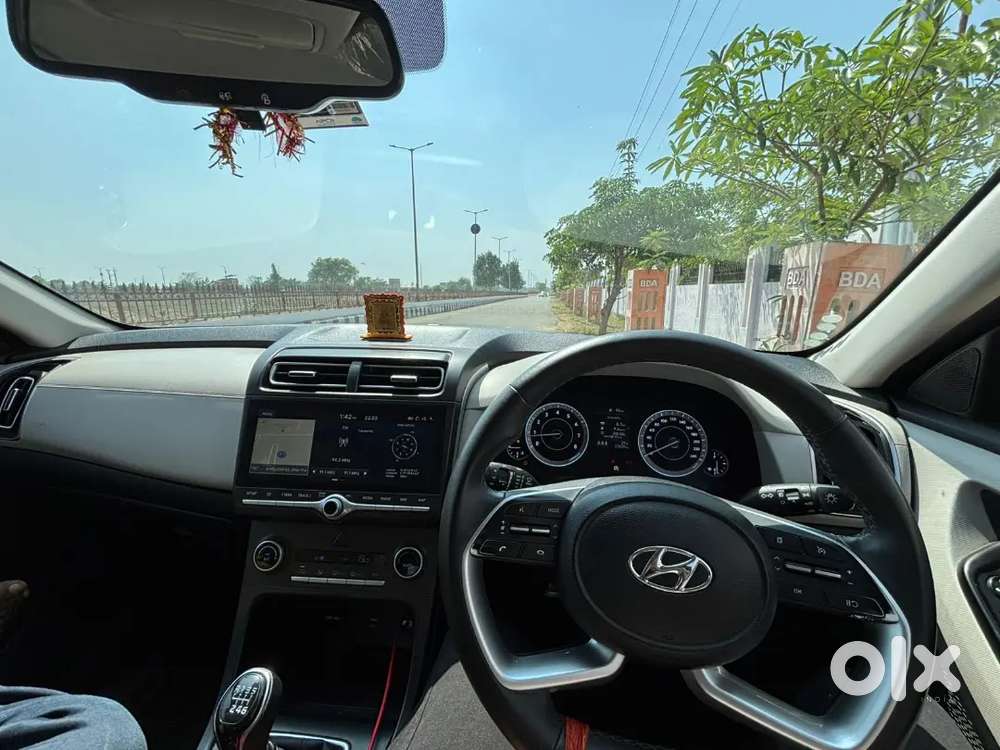 Hyundai Creta Petrol 2023 27500km Driven