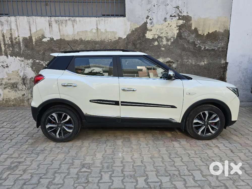 Xuv 300 W6 1.5l Automatic Bs6 Well Maintained Showroom Condition
