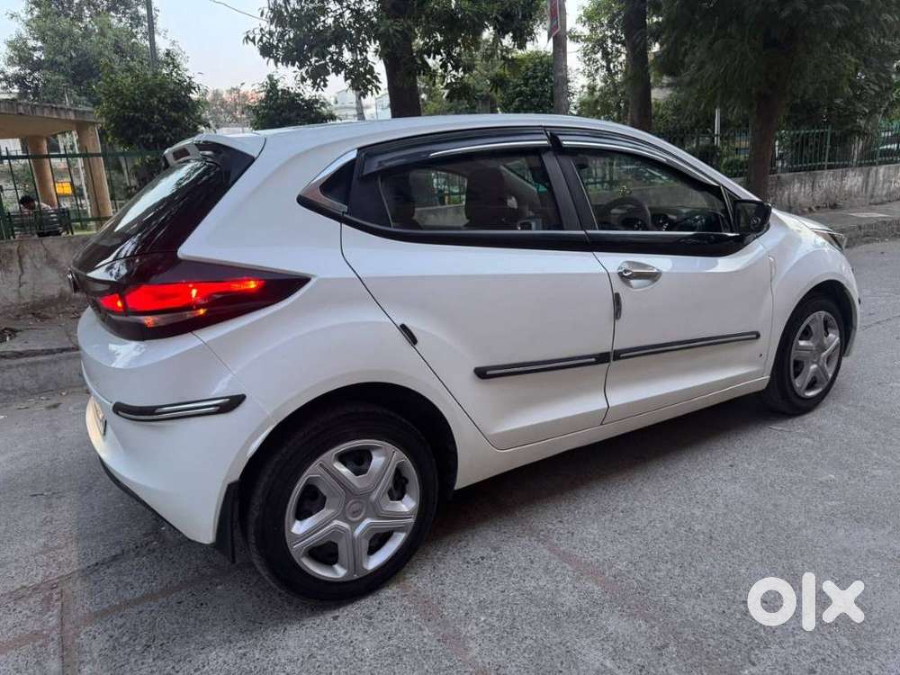 Tata Altroz 1.2 Xm, 2023, Petrol