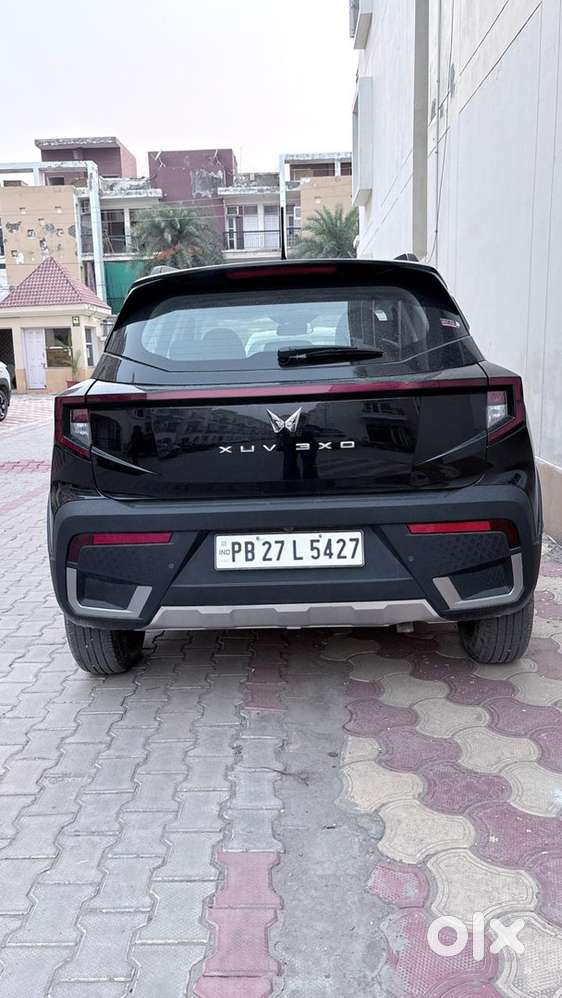 Mahindra Xuv 3xo Petrol 2025