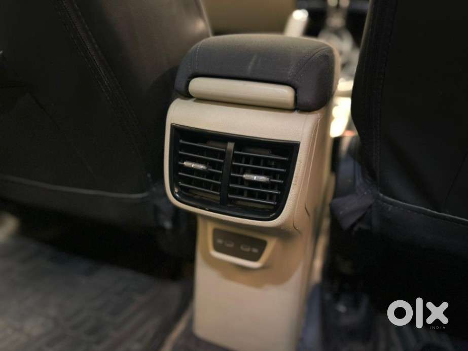 Skoda Slavia Ambition 1.0l Tsi At, 2022, Petrol