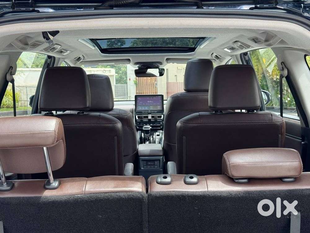 Toyota Innova Hycross 2.0 Zx (o) Hybrid 7 Str, 2025, Petrol