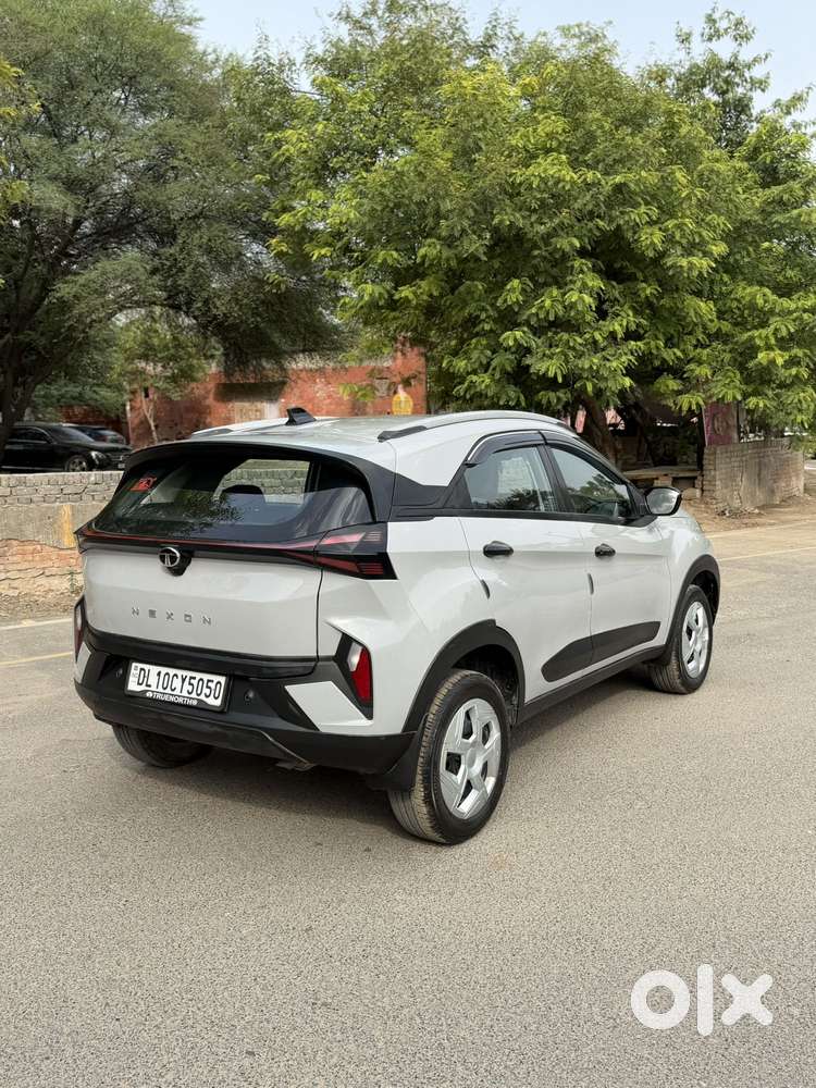 Tata Nexon Pure (s) 1.2 Petrol 6amt, 2024, Petrol