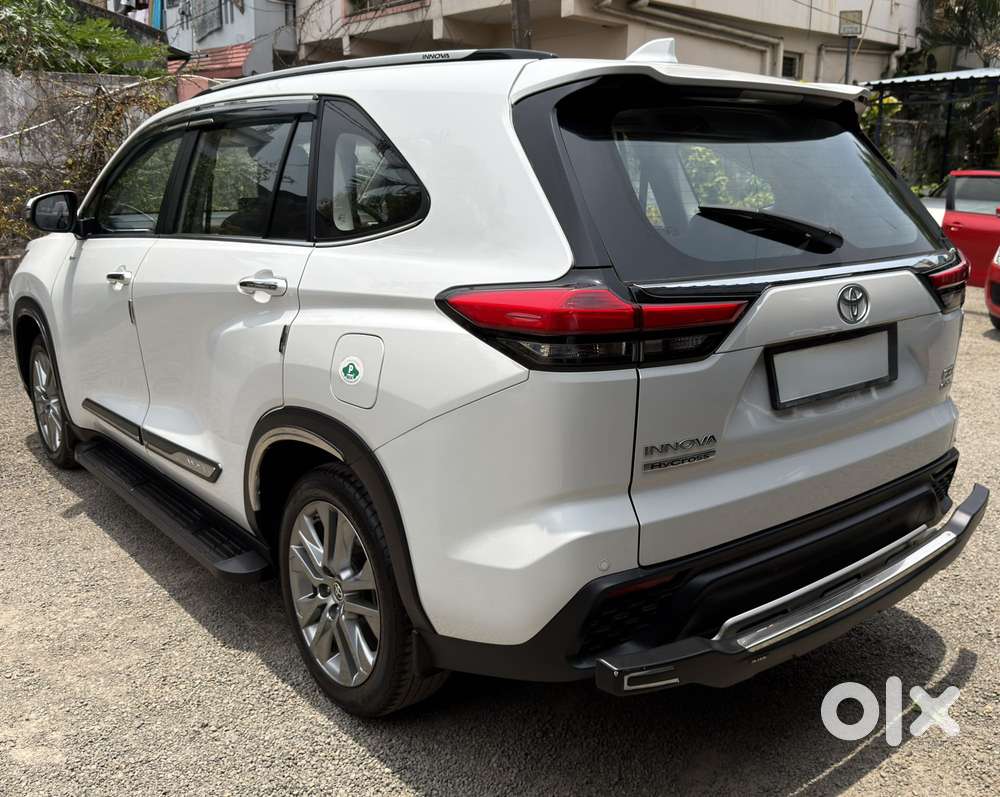Toyota Innova Hycross 2.0 Zx (o) Hybrid 7 Str, 2025, Petrol