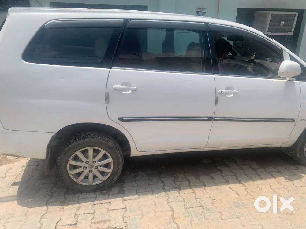 Toyota Innova 2013 Petrol 900500 Km Driven With Cng On Paper