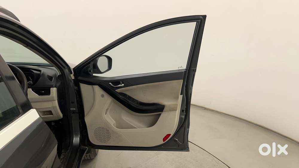 Tata Nexon 1.2 Revotron Xza Plus, 2020, Petrol