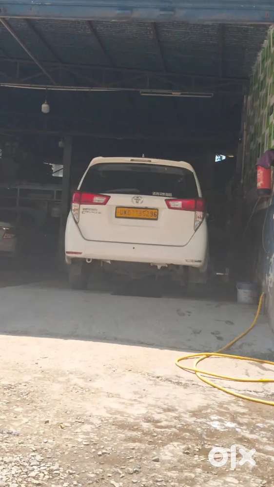 Toyota Innova Crysta 2.7 V 2019