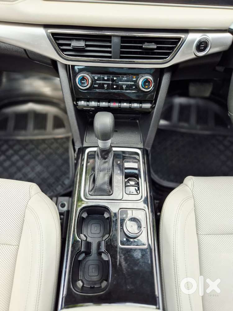 Mahindra Xuv700 2.0 Ax 7 Petrol At Luxury Pack Str, 2025, Petrol