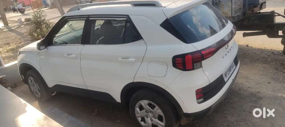 Hyundai Venue E 2022 Petrol