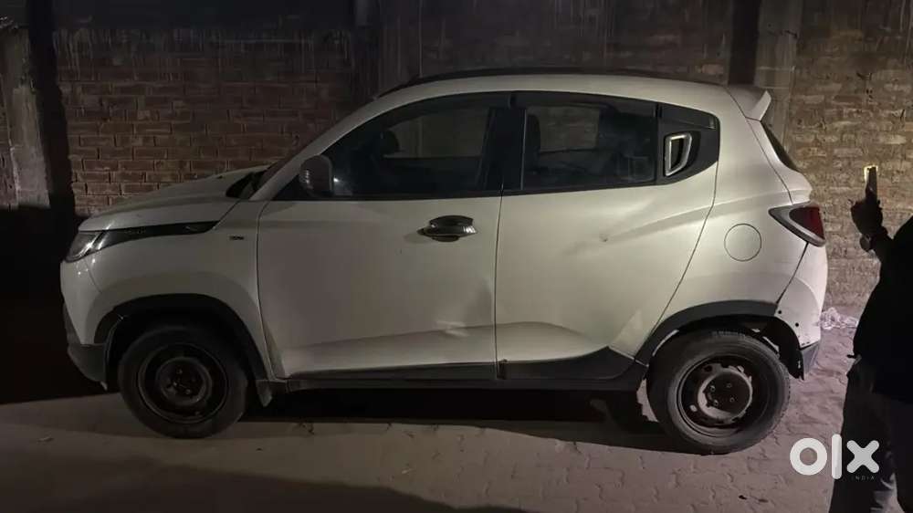 Mahindra Kuv 100