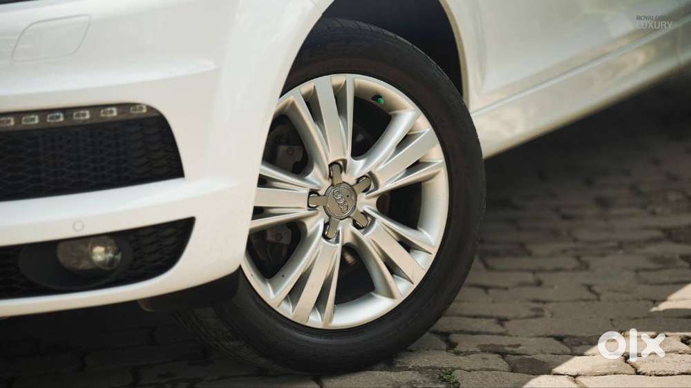 Well Maintained White Audi Q7.