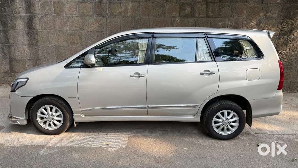 Toyota Innova 2.5 G (diesel) 8 Seater Bs Iv, 2015, Diesel