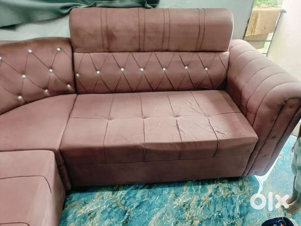4 pie sofa
