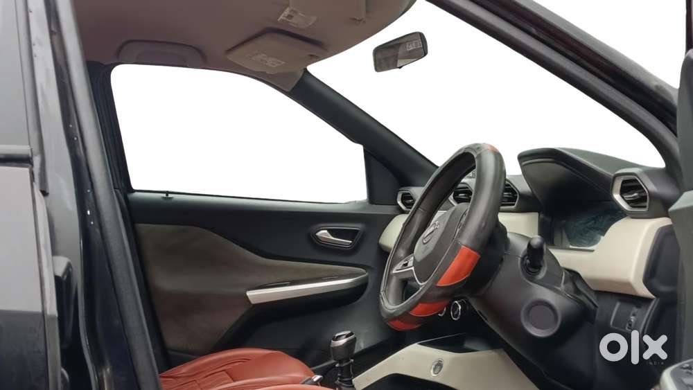 Nissan Magnite 1.0 Xv, 2022, Petrol