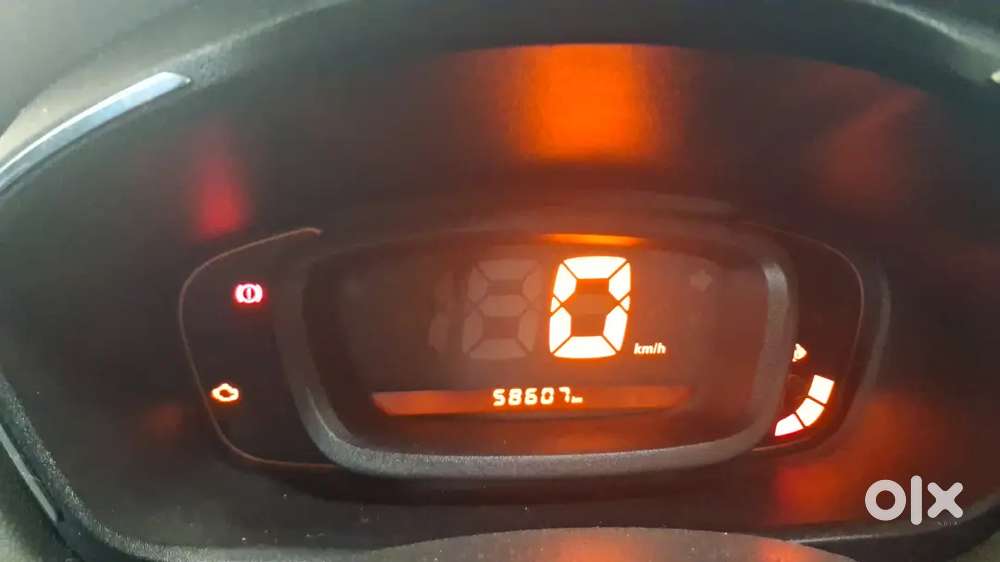Renault Kwid Petrol 2016 Smooth Functioning, Single Handed , New Tyre,
