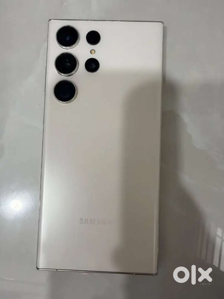 Samsung galaxy s23 ultra, phone is in best condition, with box