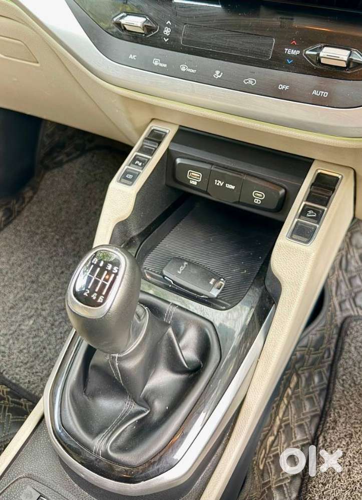 Kia Carens 1.4 Luxury 7 Str, 2022, Petrol