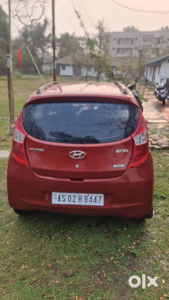 Well Maintained Eon Era + Car.