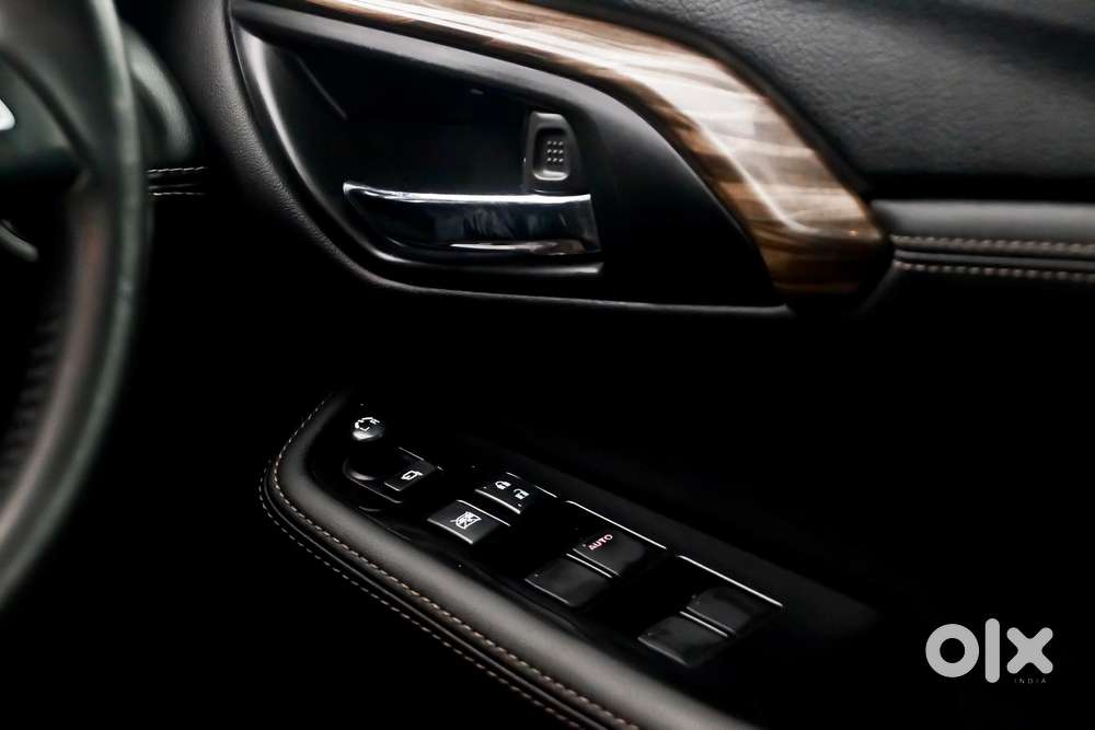 Maruti Suzuki Grand Vitara 1.5 Alpha Plus Intelligent Hybrid Ecvt, 2..