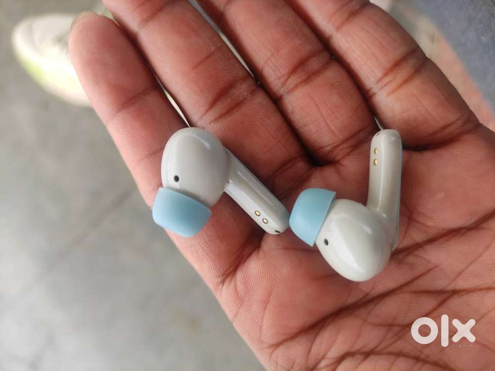 Boult Y1 earbuds new condition without changing case