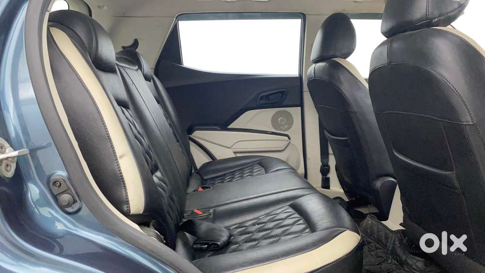 Mahindra Xuv300 W4, 2023, Petrol