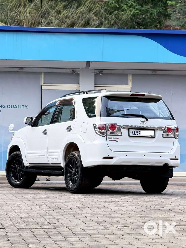 Toyota Fortuner 4x4 Manual Limited Edition, 2015, Diesel
