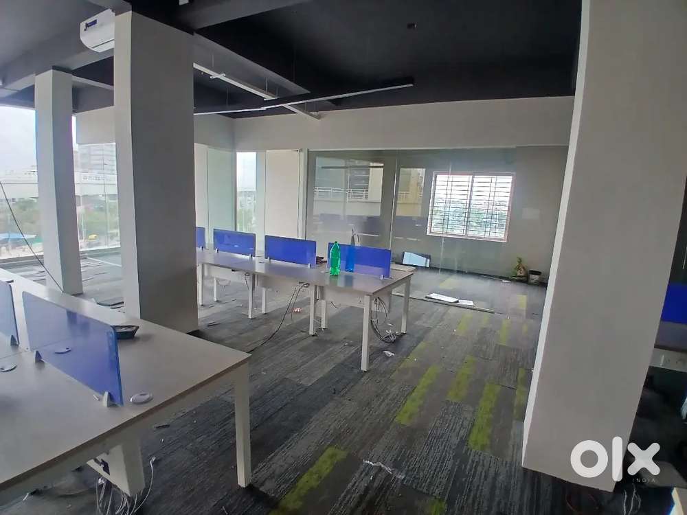 Used Office furniture. Office workstation. Floor mats. Glass partition