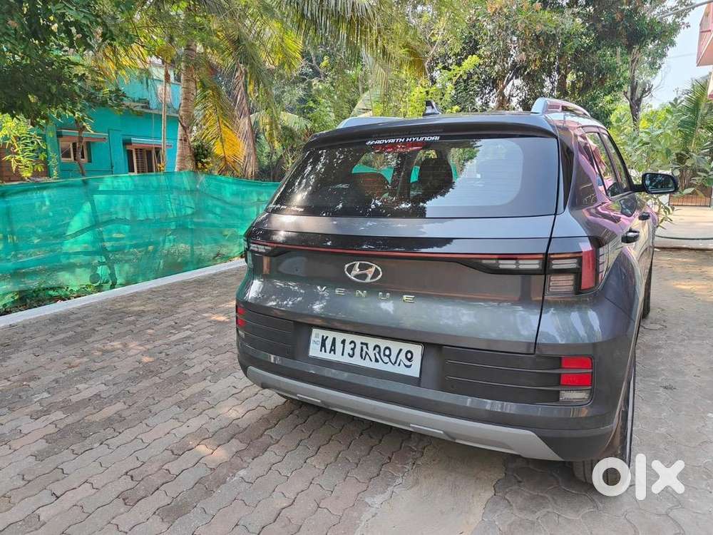 Hyundai Venue Petrol Well Maintained