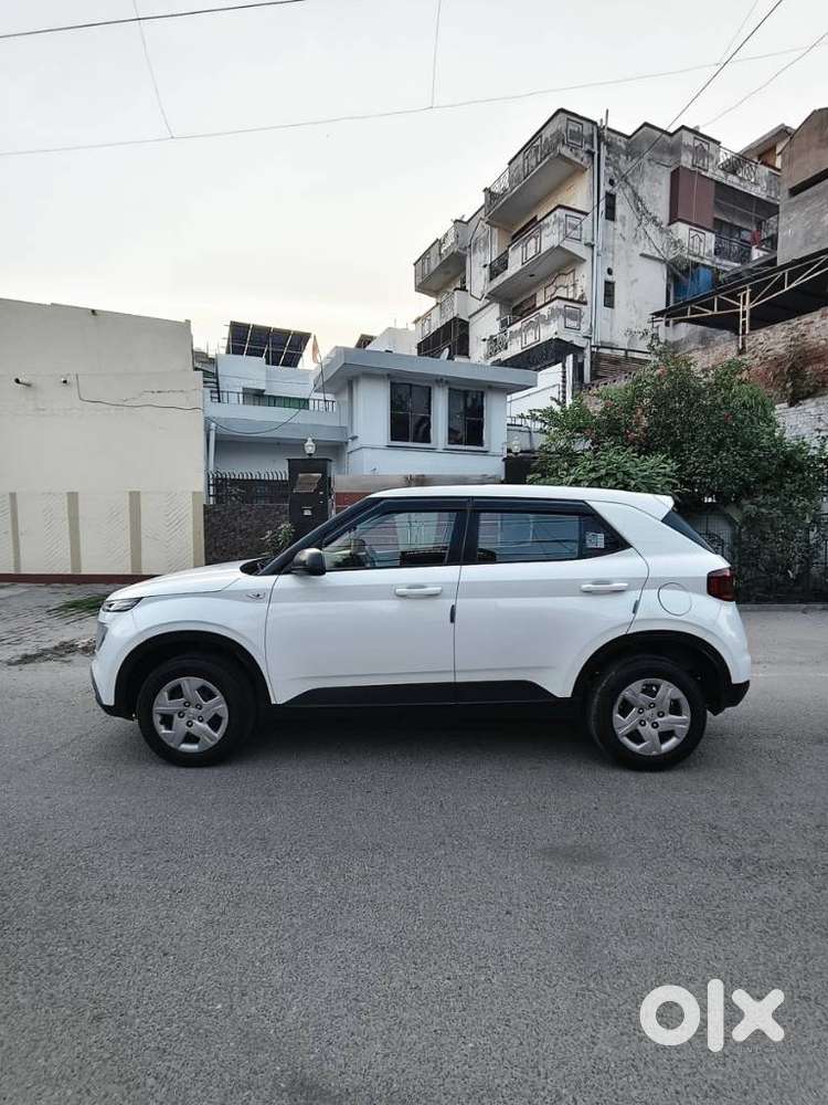 Hyundai Venue E, 2021, Petrol