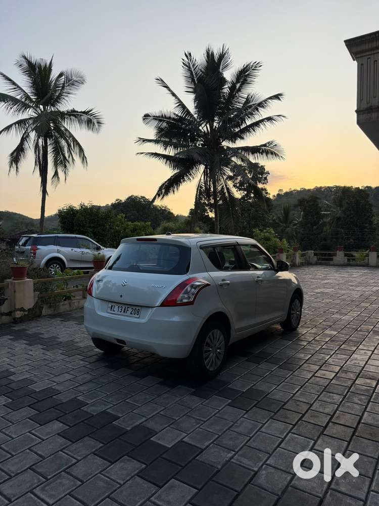 Maruti Suzuki Swift Vxi 1.2 Abs Bs-iv, 2015, Petrol