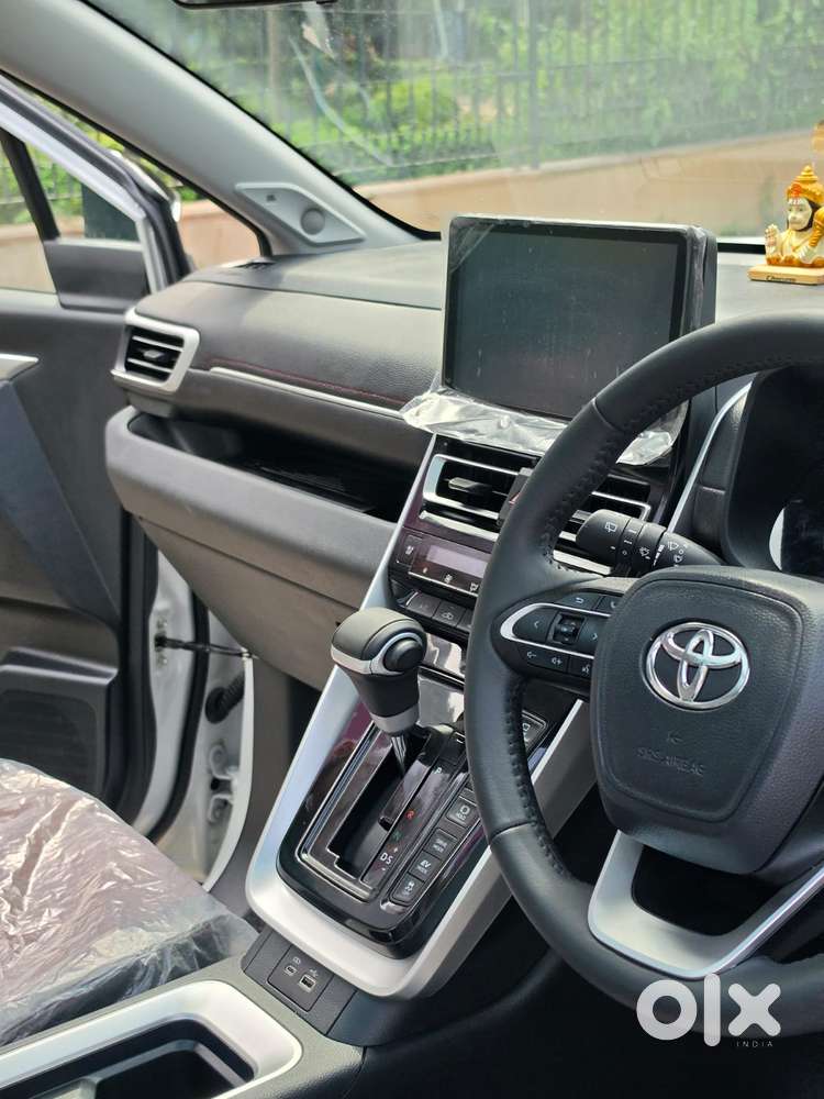 Toyota Innova Hycross 2.0 Zx (o) Hybrid 7 Str, 2025, Petrol