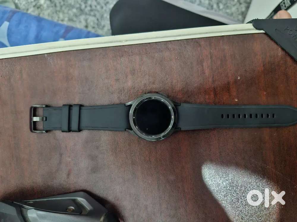 Samsung Galaxy Watch 4 Classic (Black) &ndash; Excellent Condition, Physical