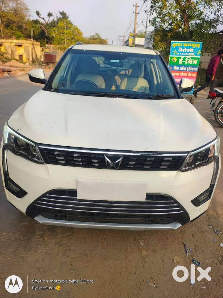 Mahindra Xuv 3oo With Sunroof Top Model In Good Condition