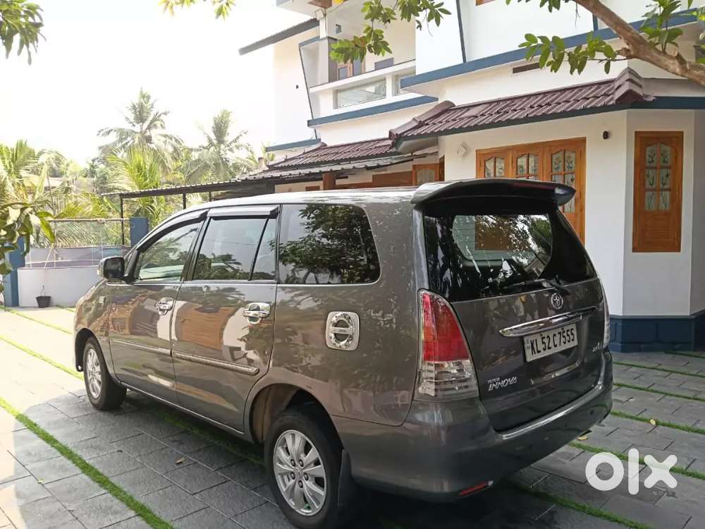 Toyota Innova 2011