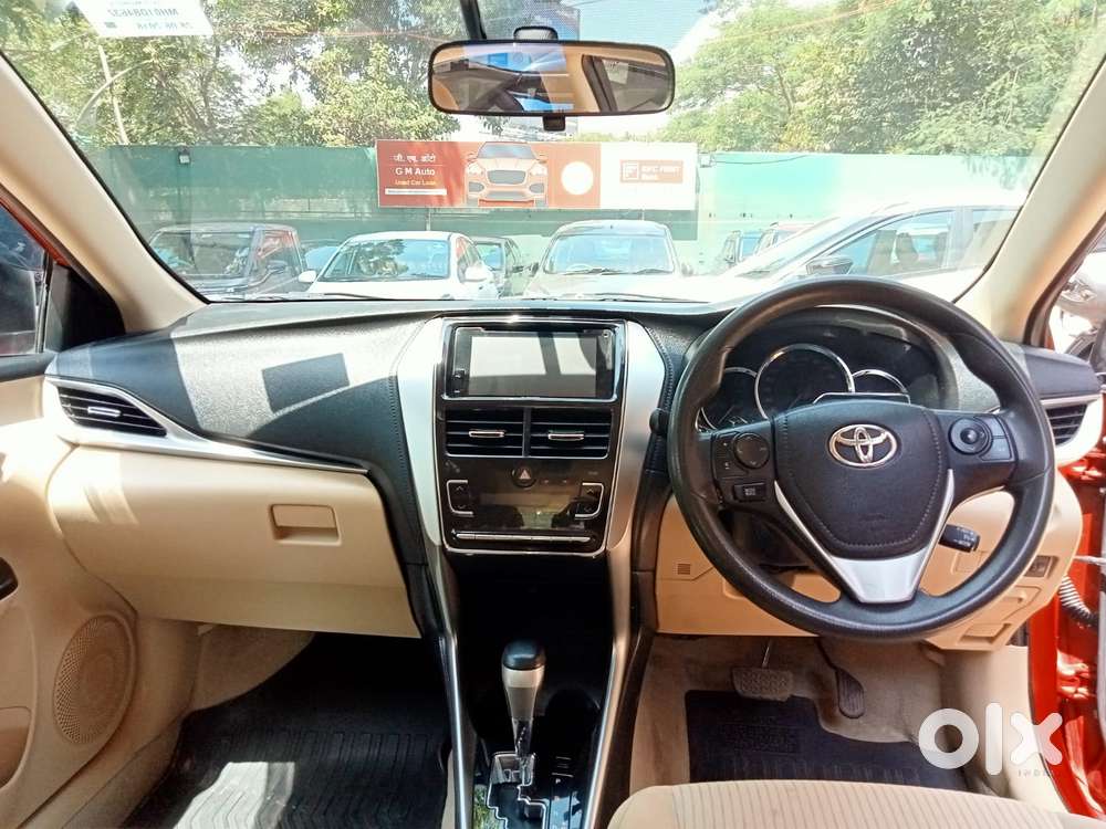 Toyota Yaris V Cvt, 2018, Petrol