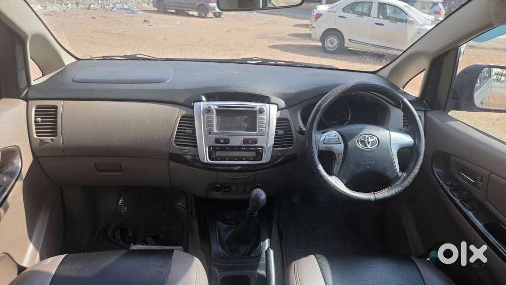 Toyota Innova 2.5 V Diesel 8-seater, 2015, Diesel