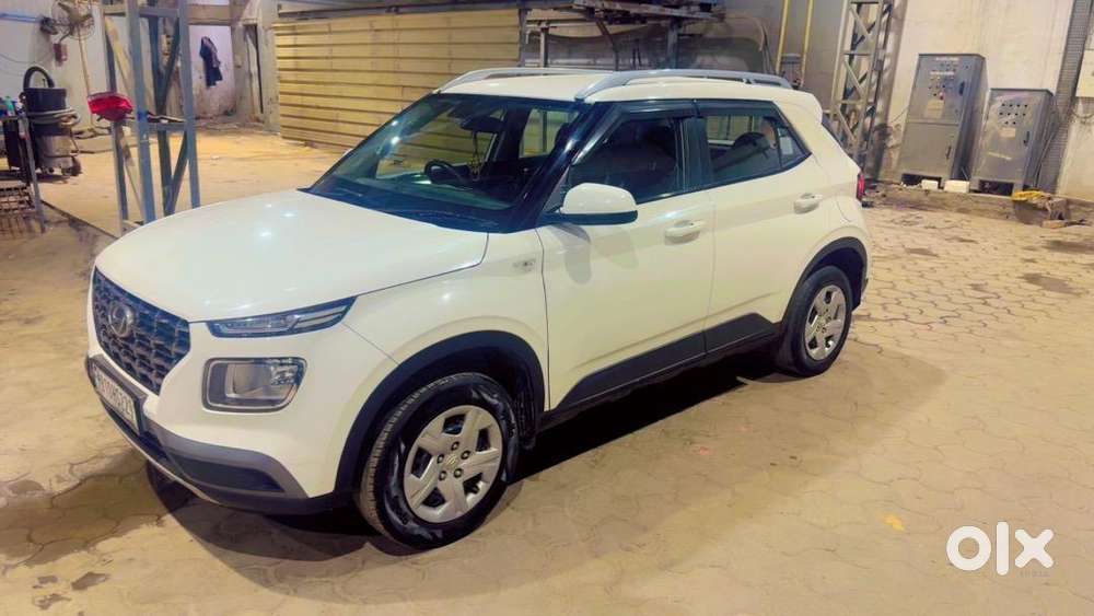Hyundai Venue 2021 Petrol Well Maintained
