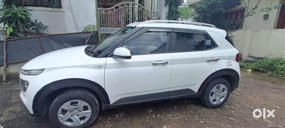 Hyundai Venue 2020 Petrol Well Maintained