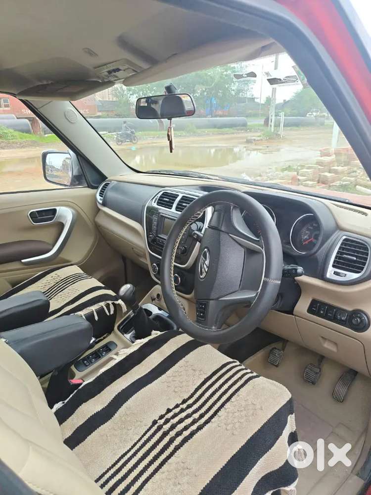 Mahindra Tuv 300 2018