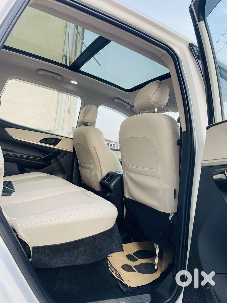 Mahindra Xuv700 2.0 Ax 5 Petrol At Str, 2024, Petrol