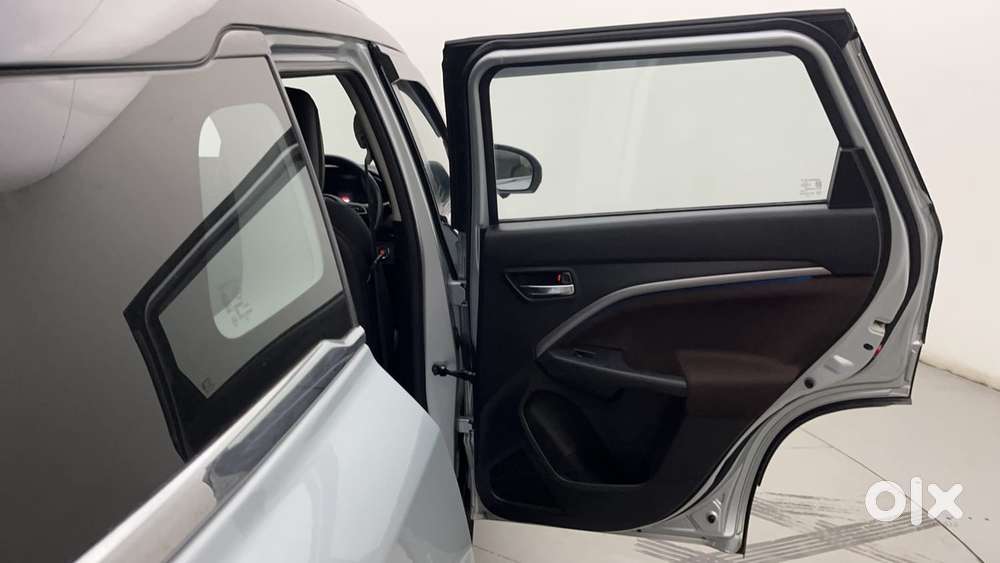 Maruti Suzuki Brezza 1.5 Zxi Plus Smart Hybrid Dual Tone, 2023, Petr..