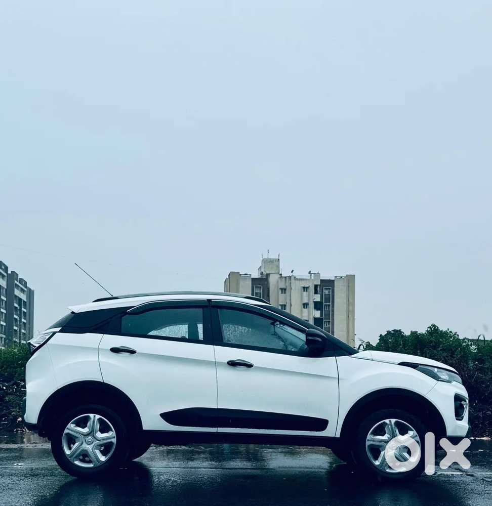 Tata Nexon Automatic Xma+ 1st Owner 13000petrol 2023