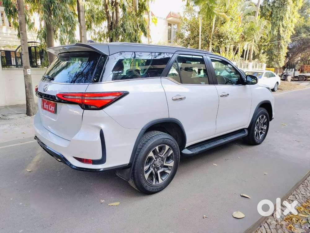 Toyota Fortuner Legender
